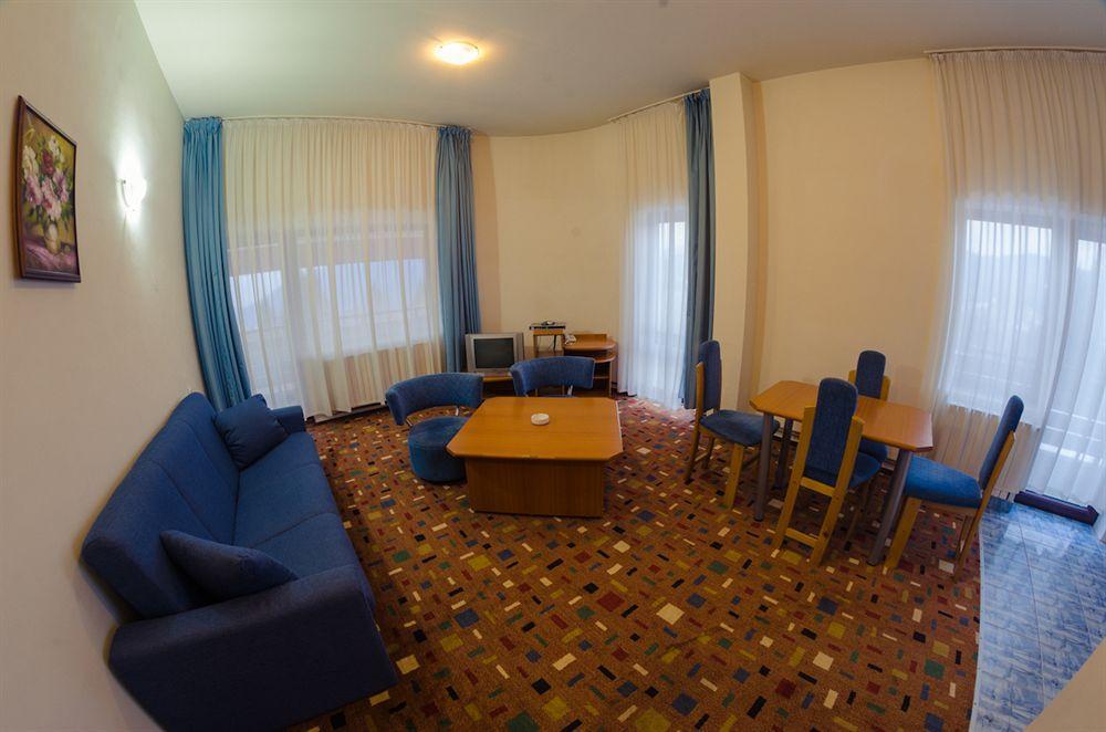 Hotel Hera เปรดัล ภายนอก รูปภาพ