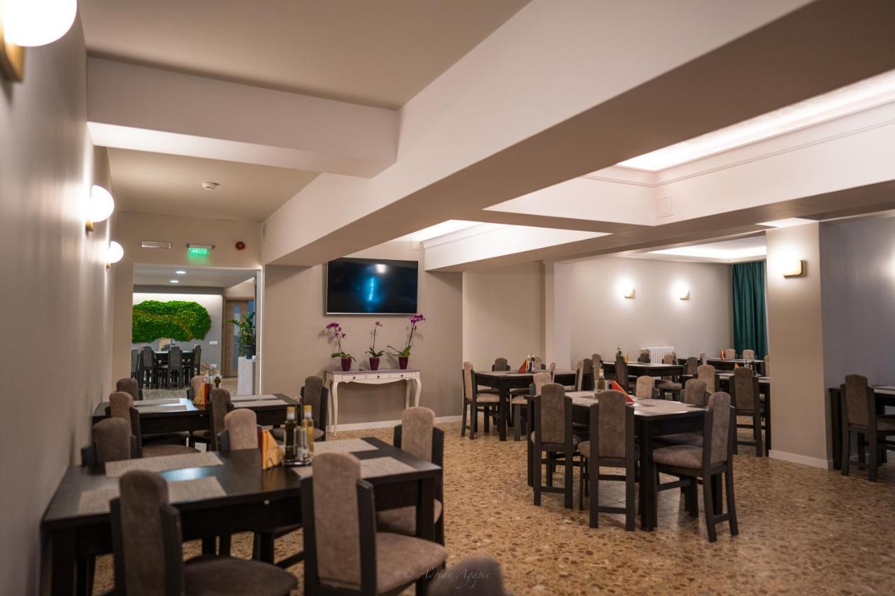 Hotel Hera เปรดัล ภายนอก รูปภาพ