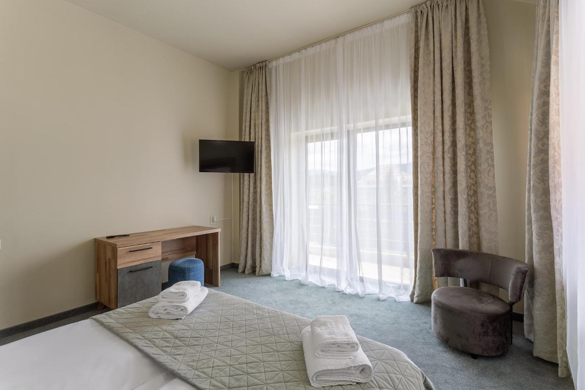 Hotel Hera เปรดัล ภายนอก รูปภาพ