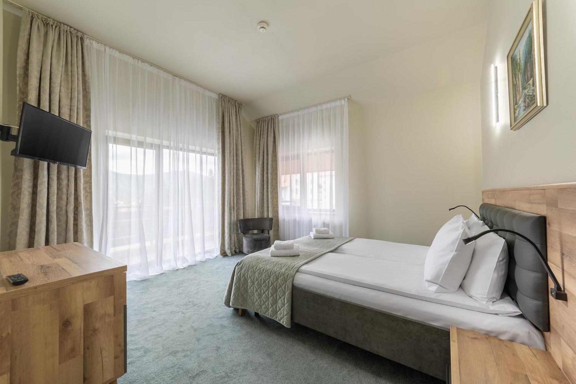 Hotel Hera เปรดัล ภายนอก รูปภาพ